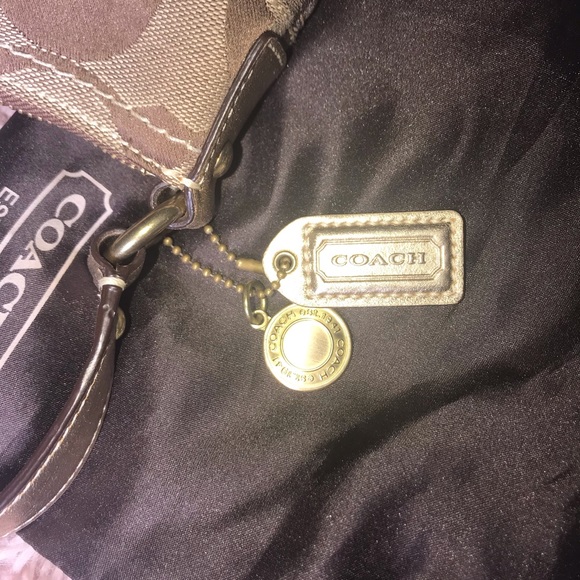 Coach authentic purse. Only worn a couple of times - Picture 6 of 8